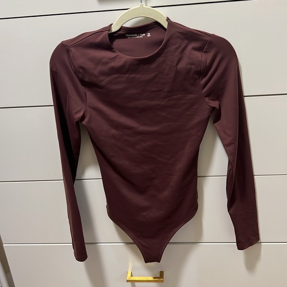 Abercrombie & Fitch - Soft A&F Collection - Thong Scoop Neck Bodysuit - Picture 2 of 7